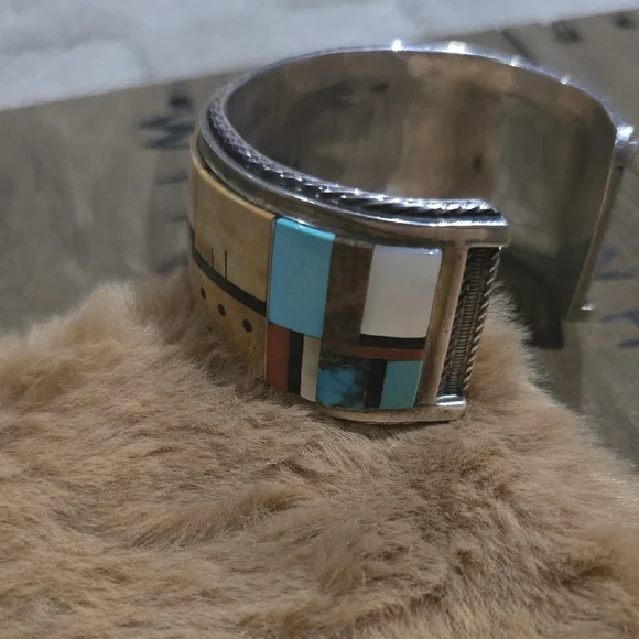 Navajo Cuff Bracelet with Earthy Tones - Picture 2 of 4